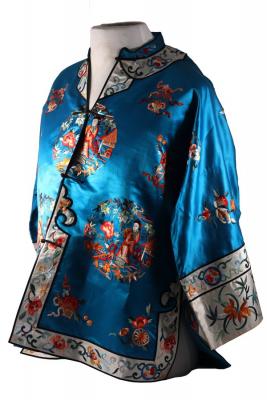 A Chinese silk embroidered jacket 2dc970