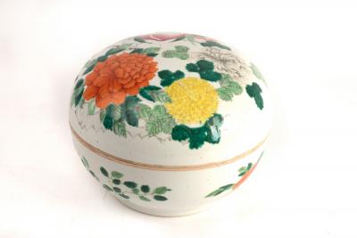 A Chinese porcelain bowl and cover,