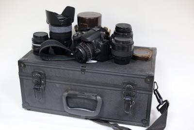 A Nikon D40 camera with accessories 2dc97f