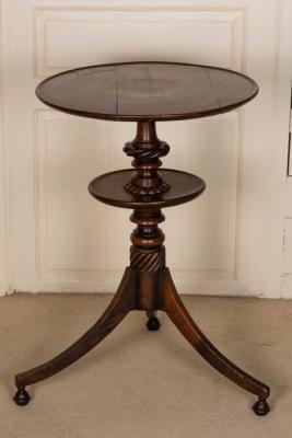 A 19th Century oak tripod table 2dc9f1