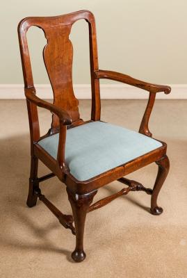 A George II walnut splat back armchair 2dc9f9