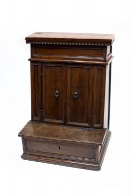 A 17th Century Italian walnut prie dieu  2dc9fc