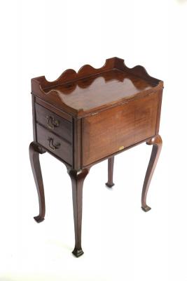 A George III mahogany bedside table 2dca34