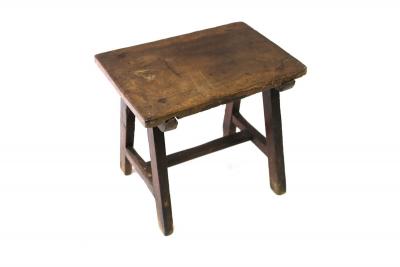 A Spanish walnut side table 59cm 2dca84