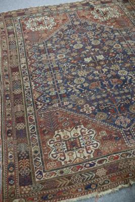 A Hamadan rug with central blue 2dcaec