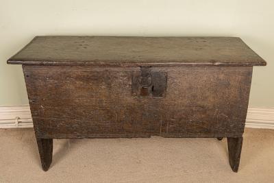 A 17th Century six plank oak coffer 2dcae6