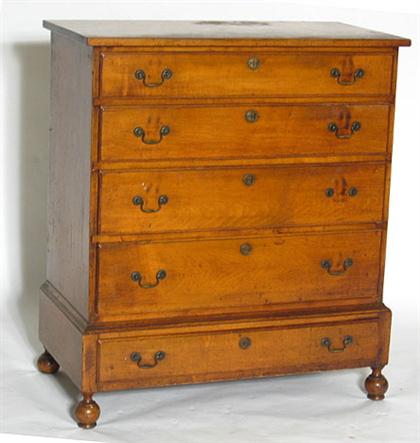 Maple five drawer chest    new