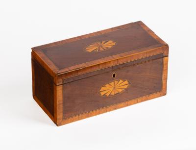 A George III mahogany tea caddy  2dcc41