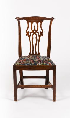 A George III fruitwood chair with 2dcc59