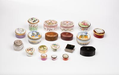 A quantity of trinket and pill boxes