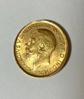 A George V gold sovereign, 1912, with