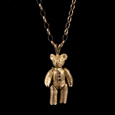 A novelty 9ct gold teddy bear pendant,