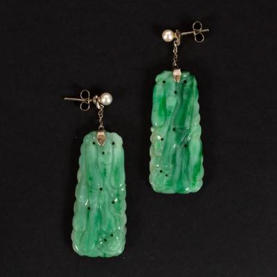 A pair of carved jade ear pendants  2dd260