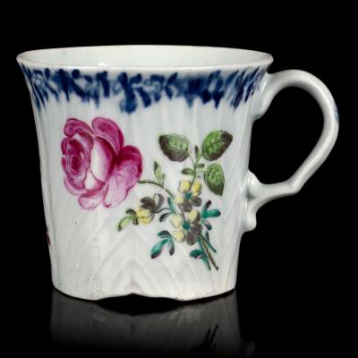 A Worcester feather moulded cup,