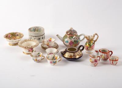 A quantity of miniature decorative