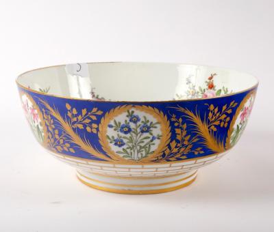 A Samson floral bowl with powder