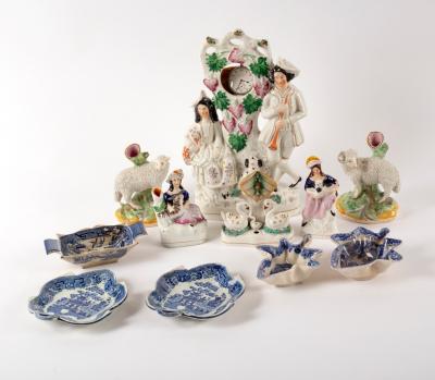 A group of Staffordshire figures 2dd511