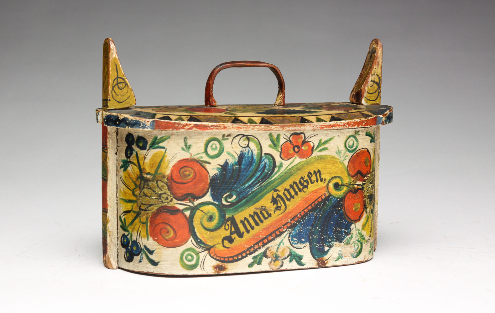 EUROPEAN PAINTED BENTWOOD BOX  2dfdff