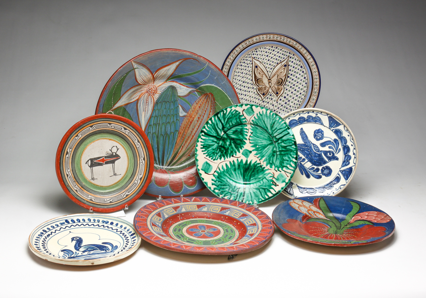 EIGHT MEXICAN DECORATIVE POTTERY