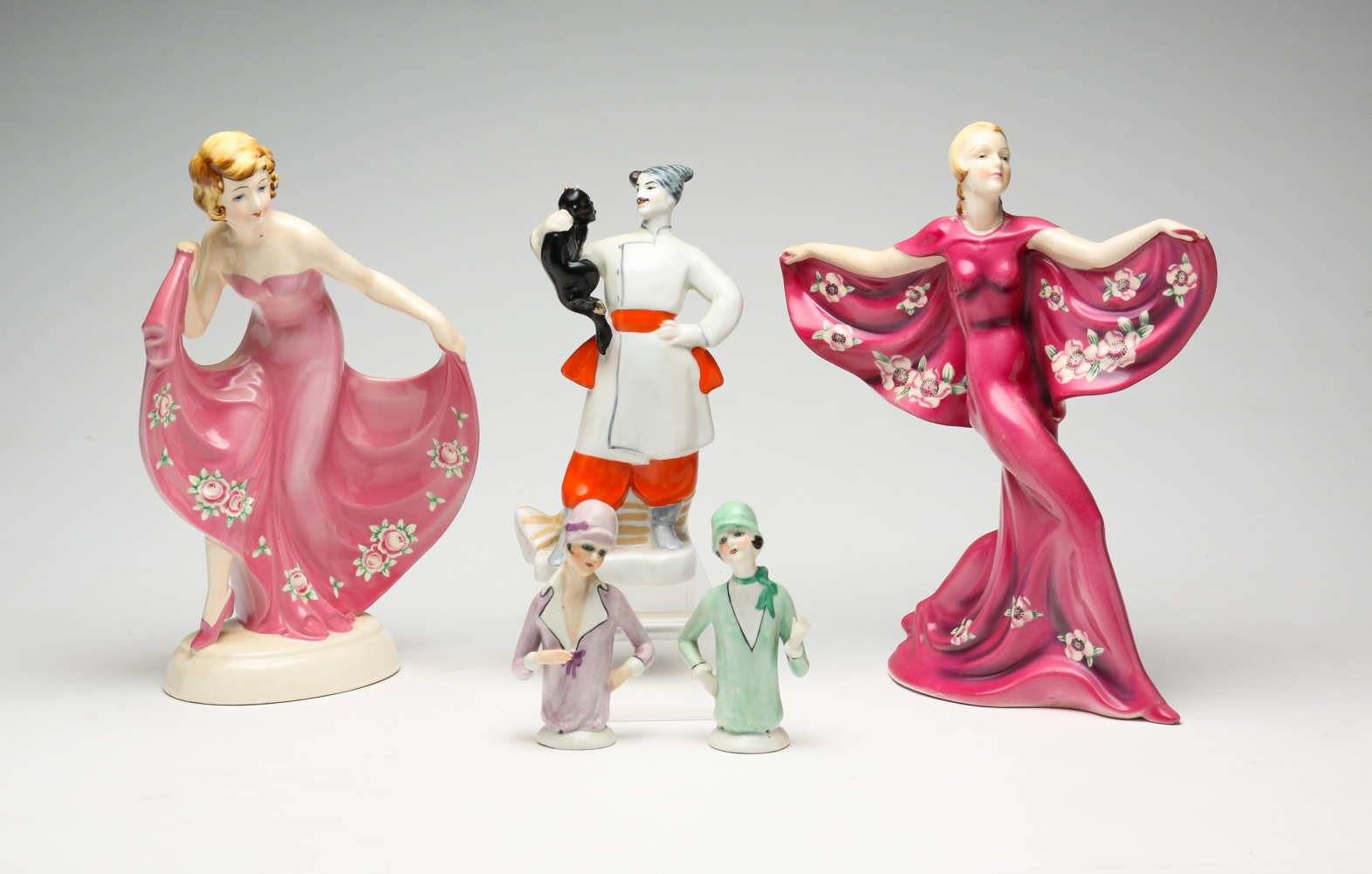 FIVE CERAMIC FIGURES INCLUDING 2dfebc