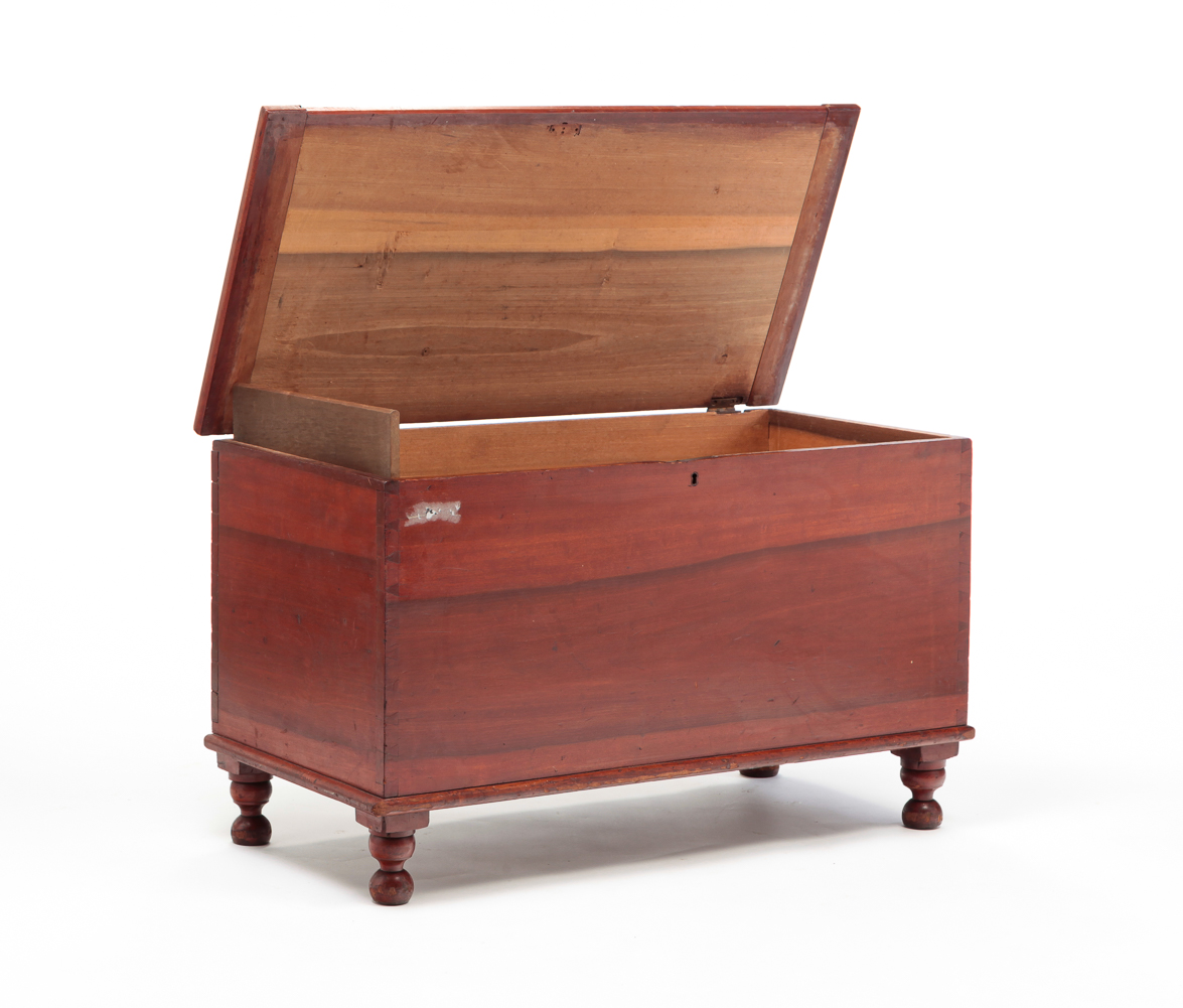 AMERICAN SHERATON BLANKET CHEST.