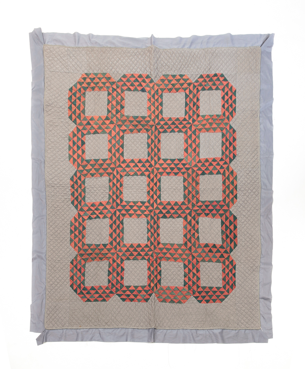 AMERICAN PIECED QUILT. Circa 1900.