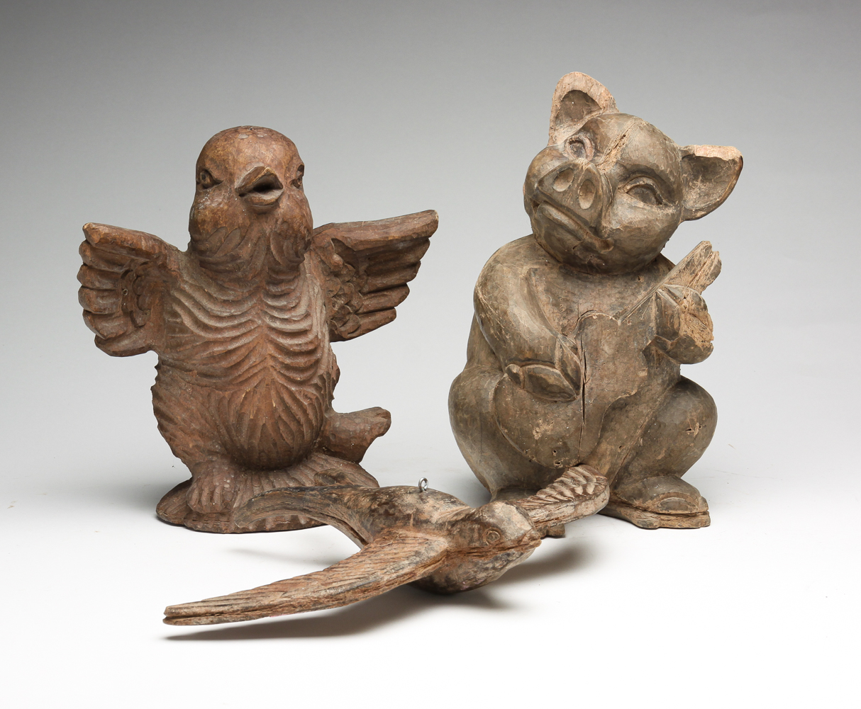 THREE WOODEN MOLDS OF BIRDS AND PIG.