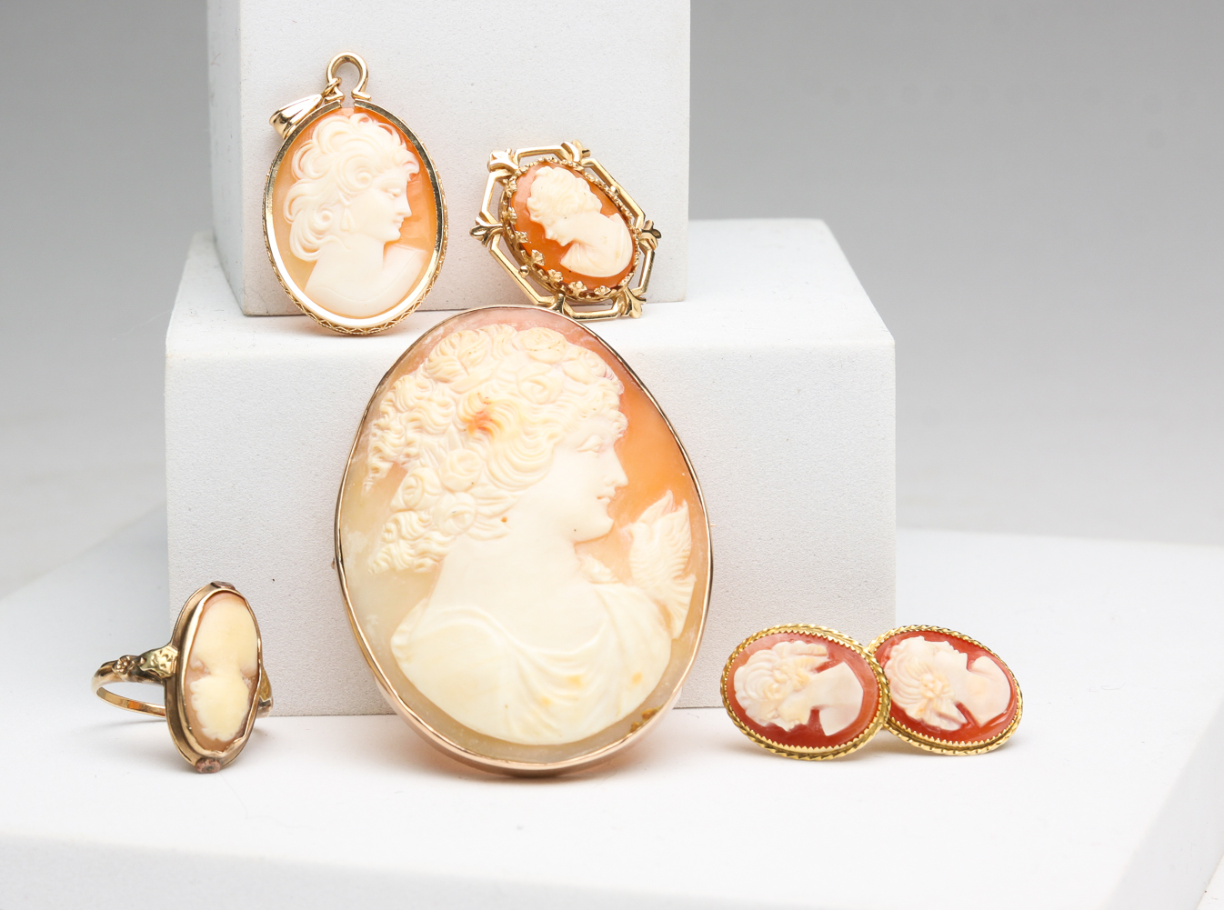 GROUP OF GOLD CAMEO JEWELRY. Late