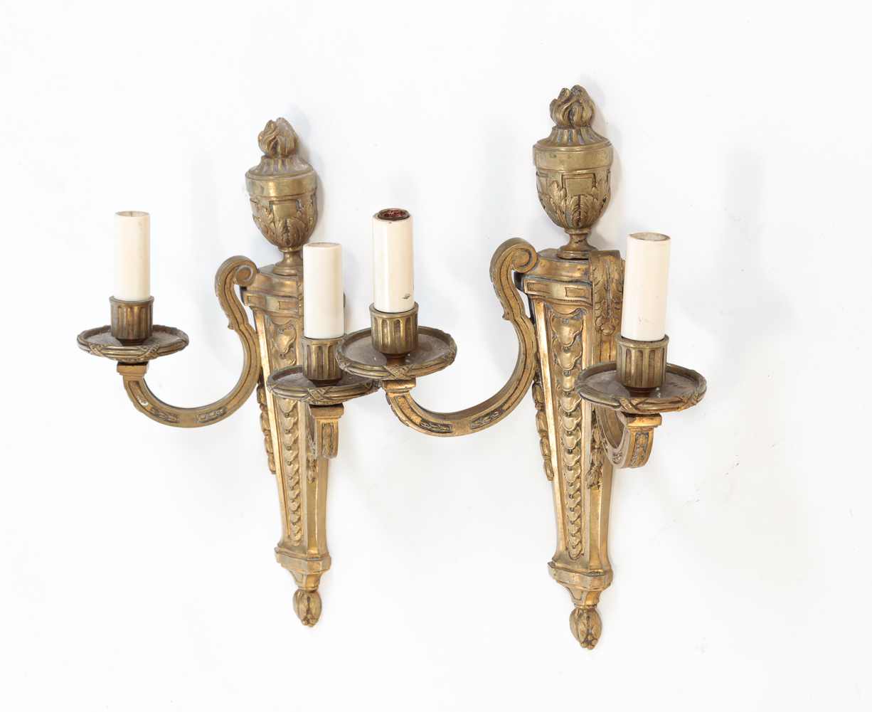 PAIR OF AMERICAN BRASS WALL SCONCES.