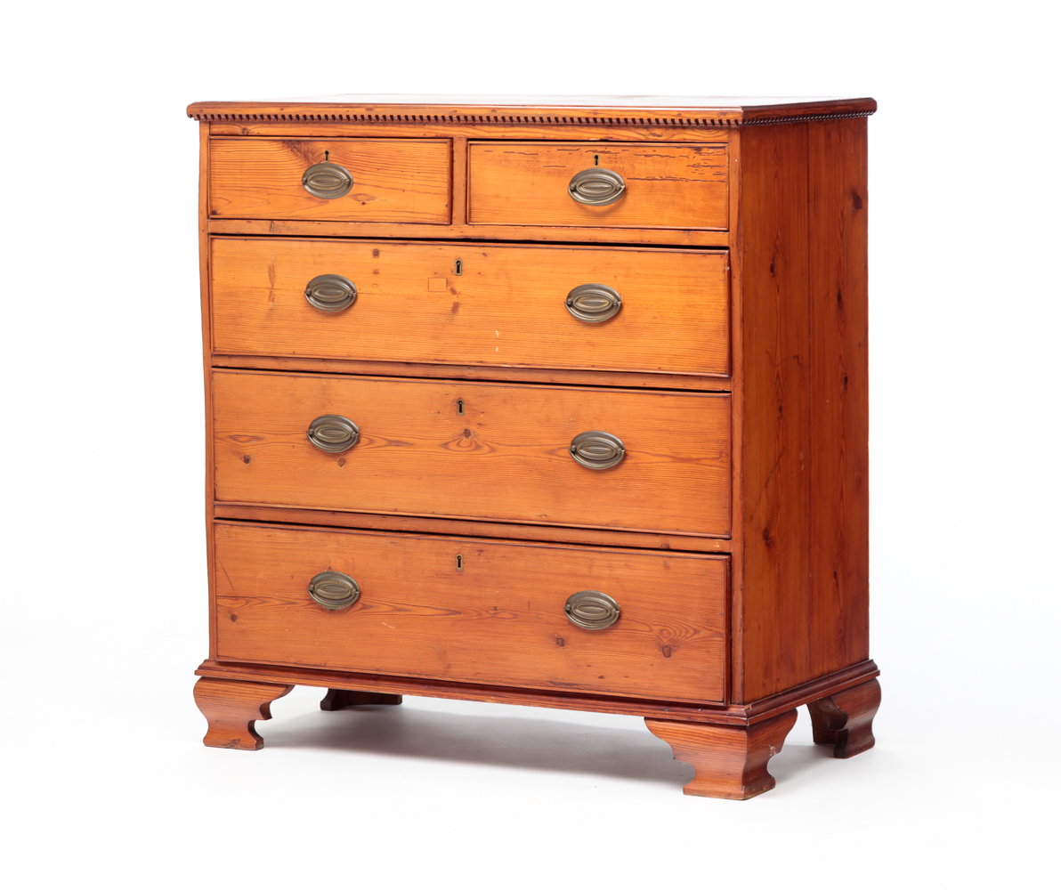 ENGLISH CHIPPENDALE CHEST Circa 2e015c