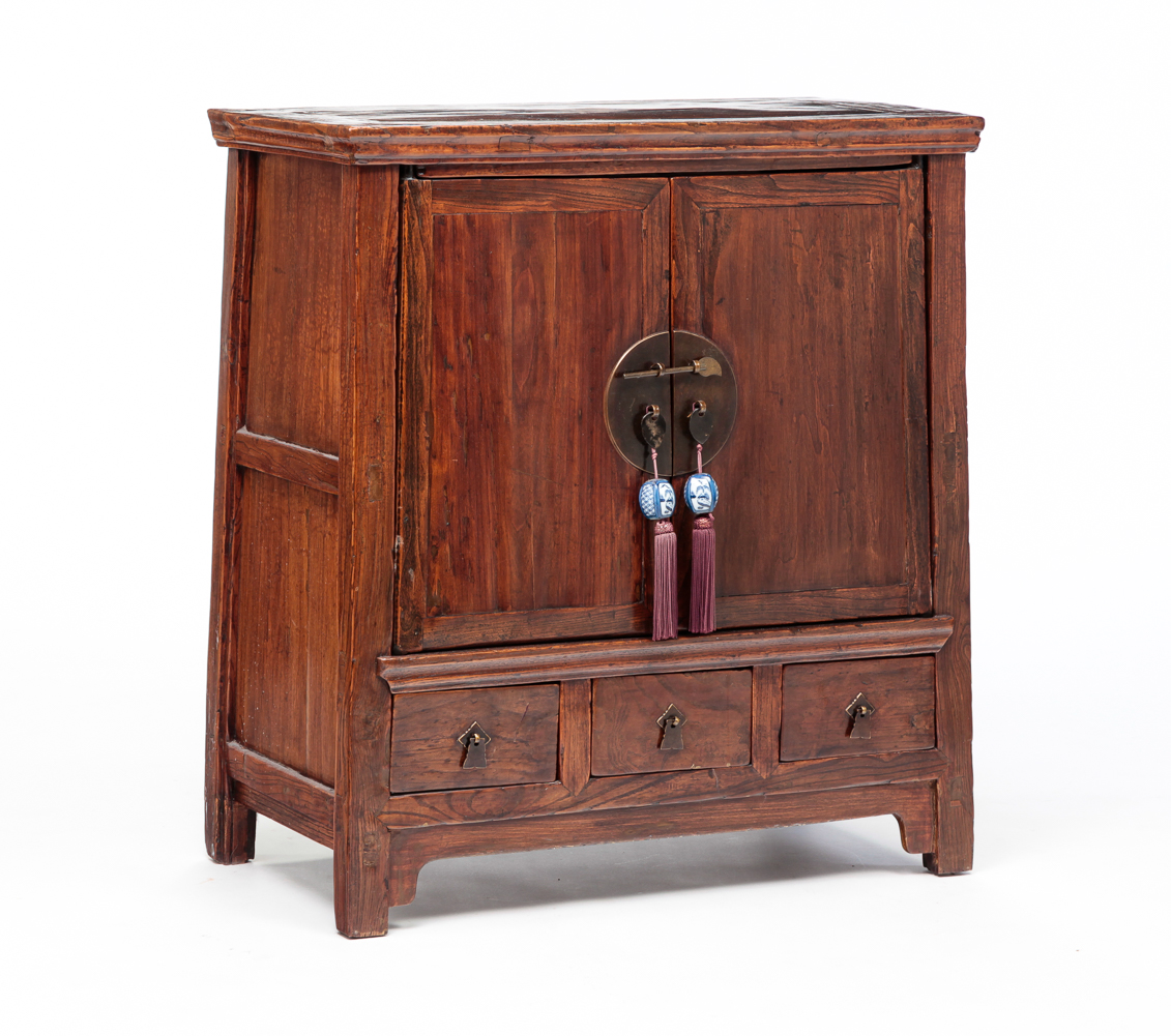 CHINESE CABINET. Late 19th century,