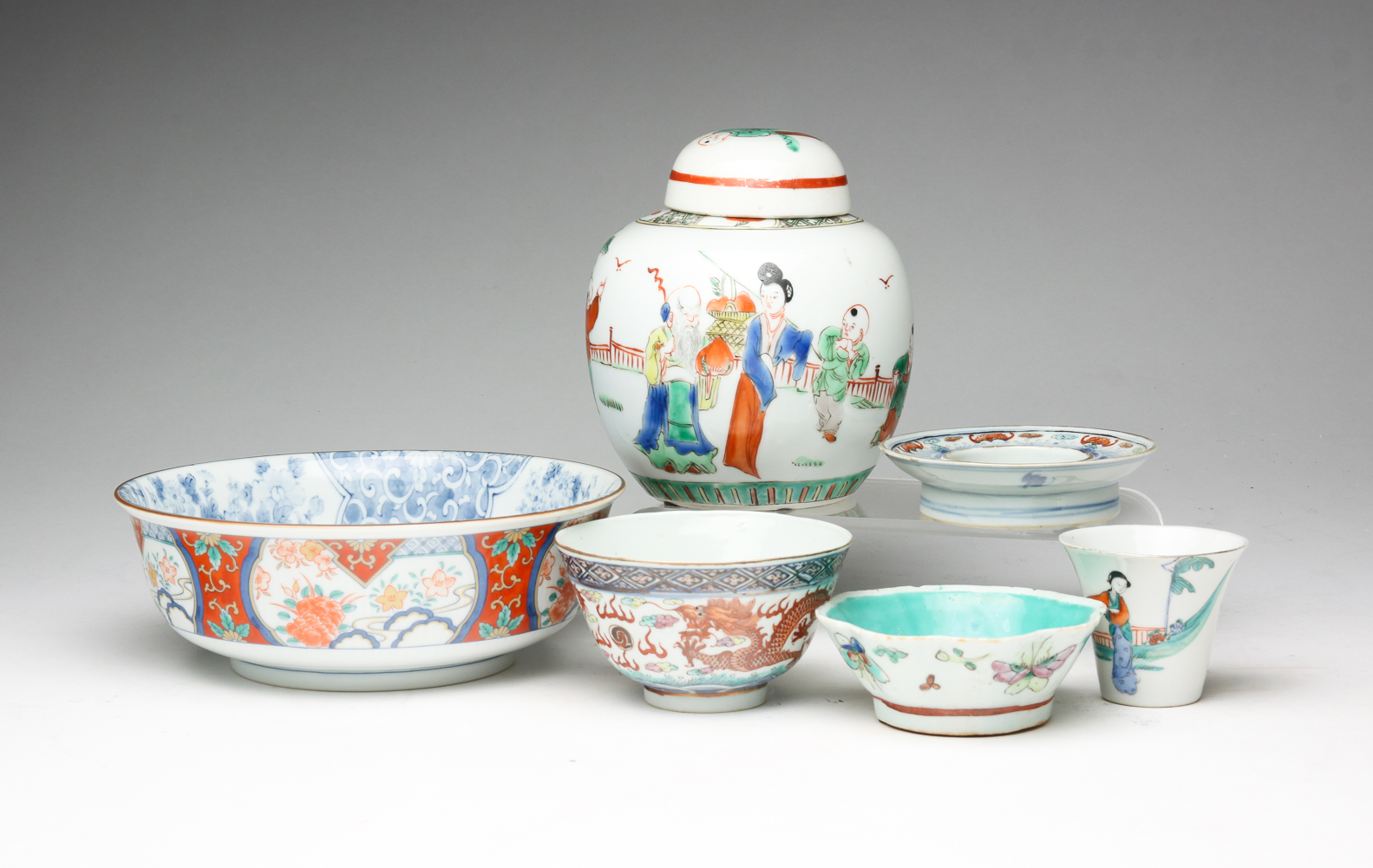 GROUP OF ASIAN PORCELAIN. China and