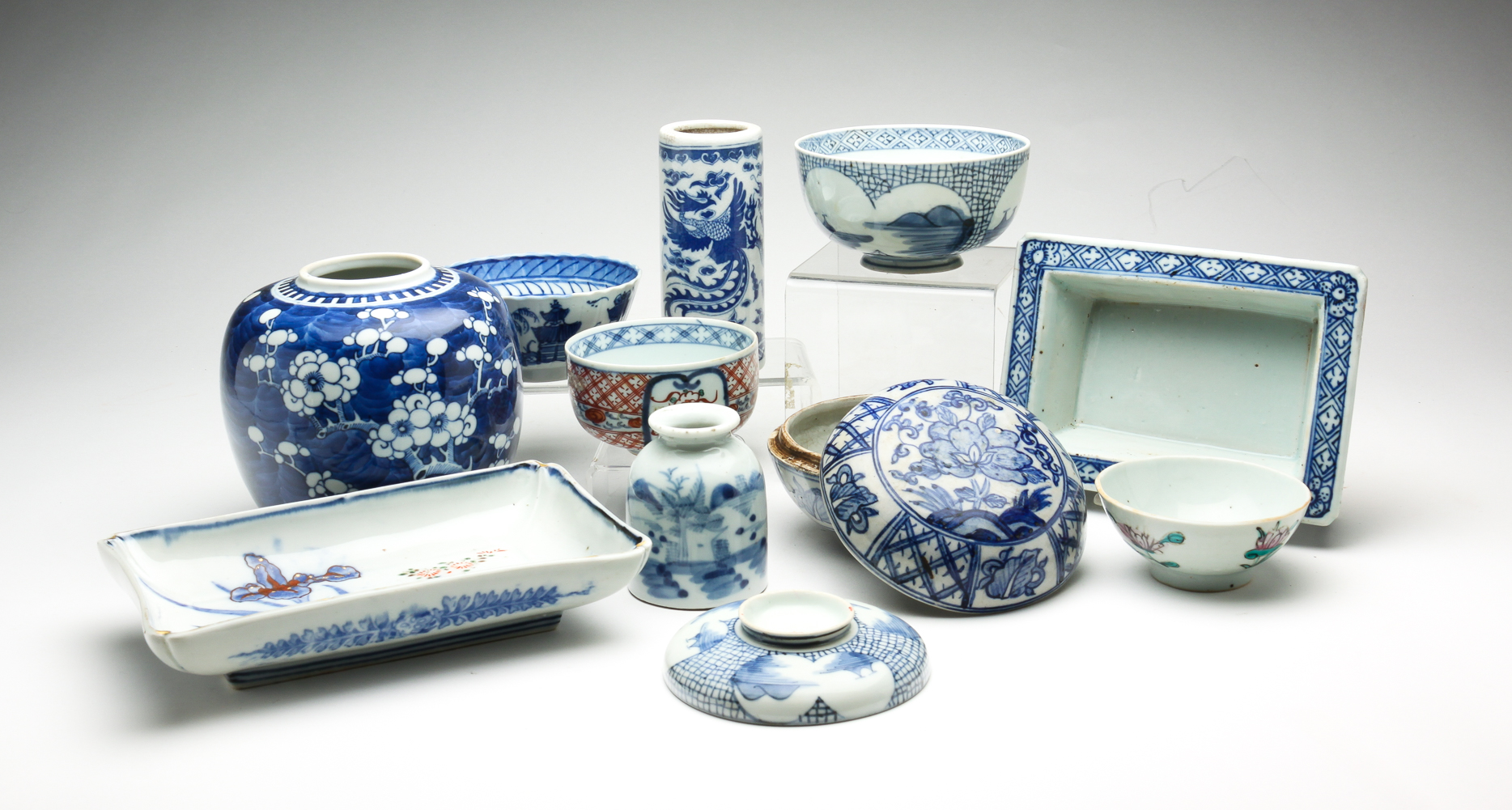 GROUP OF ASIAN PORCELAIN DISHES