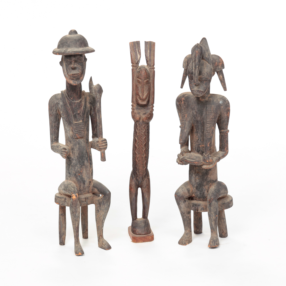 THREE AFRICAN CARVED WOODEN STATUES  2e025f