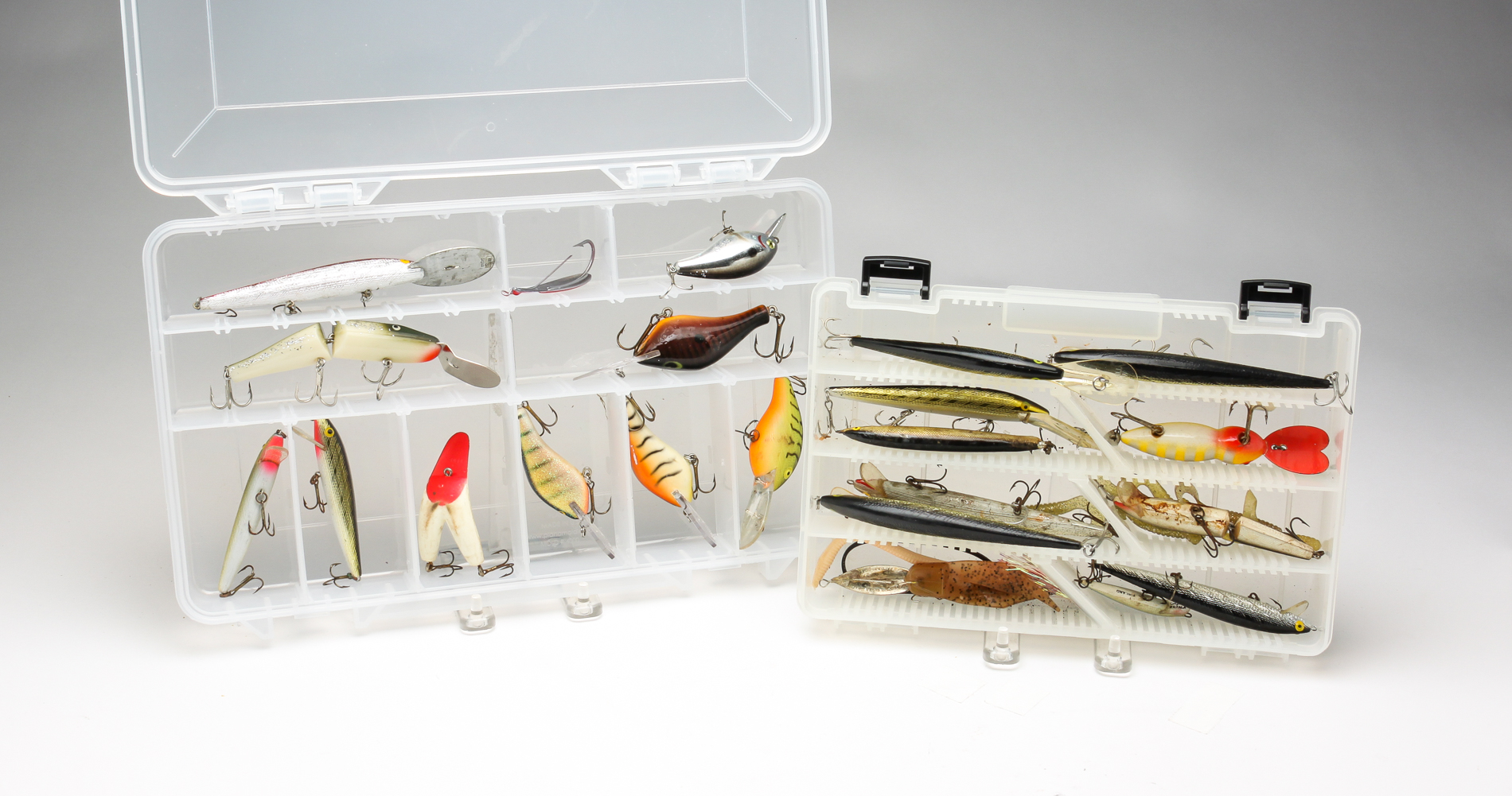 TWENTY TWO ASSORTED FISHING LURES  2e02a6