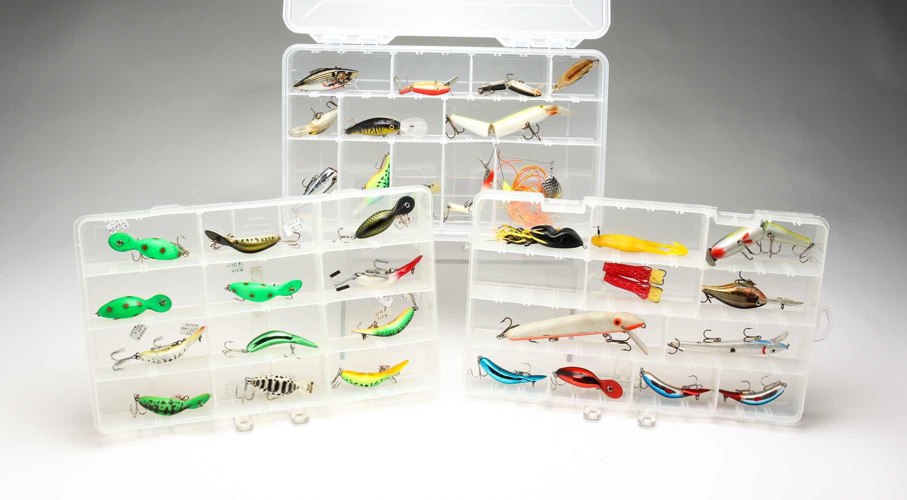 GROUPING OF ASSORTED FISHING LURES  2e0342