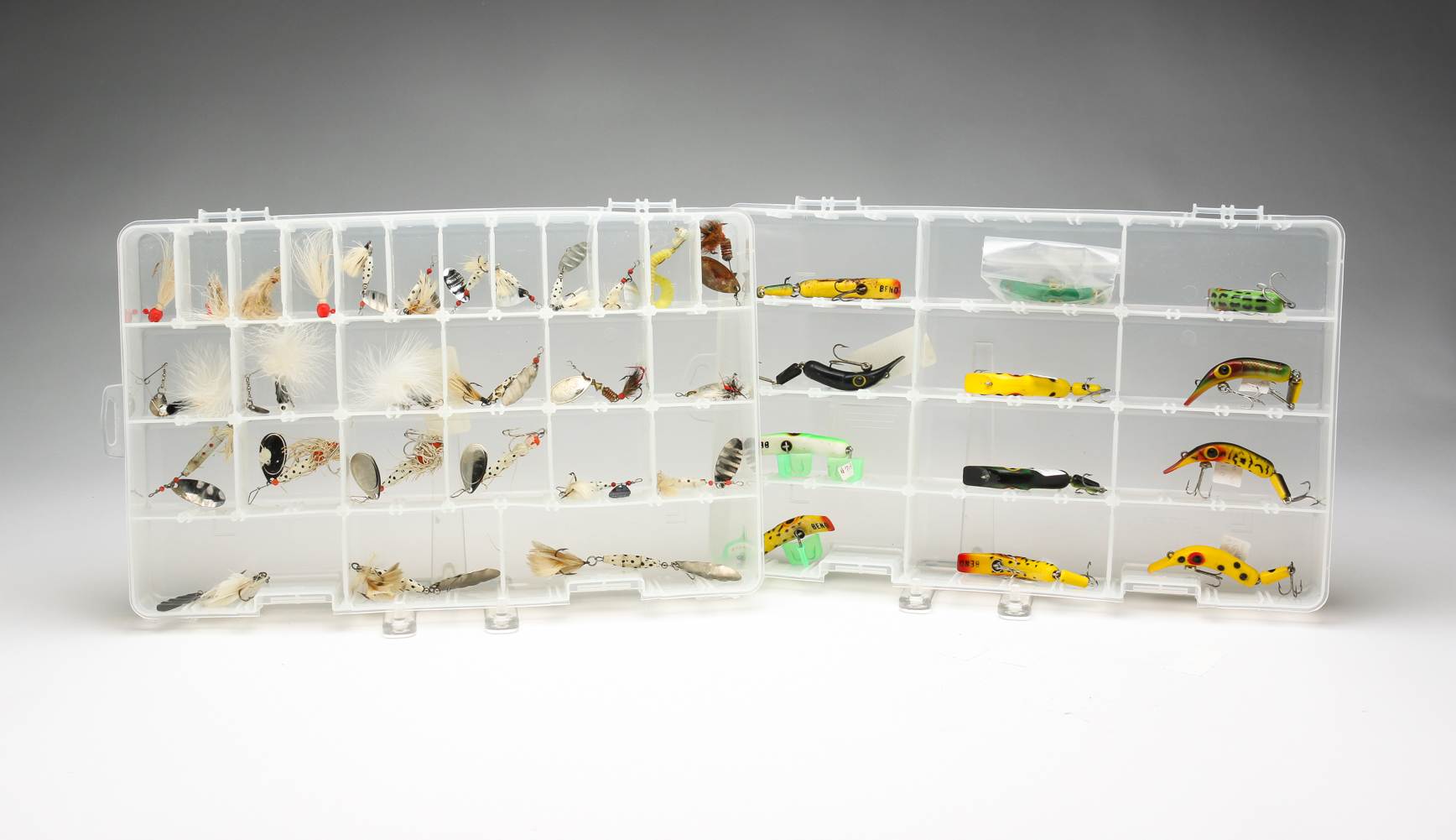GROUPING OF ASSORTED FISHING LURES  2e037c
