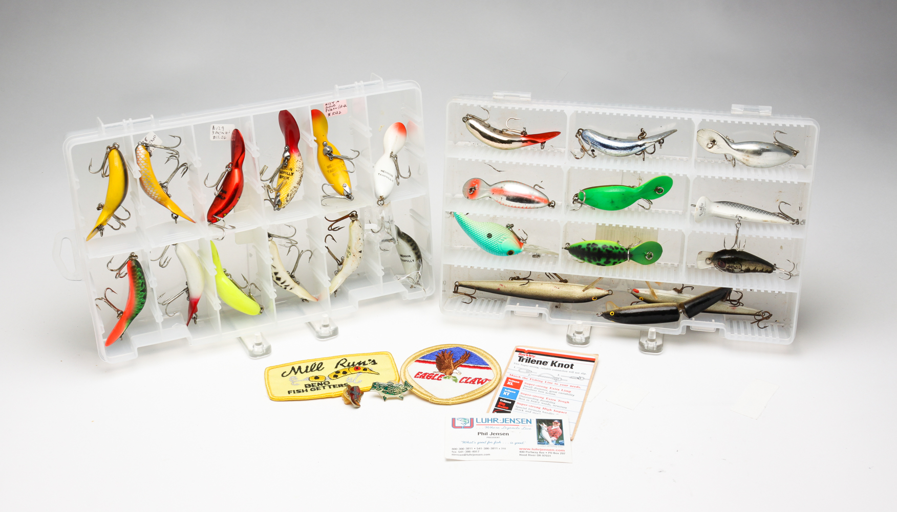 ASSORTED LURES PINS AND PATCHES  2e037e