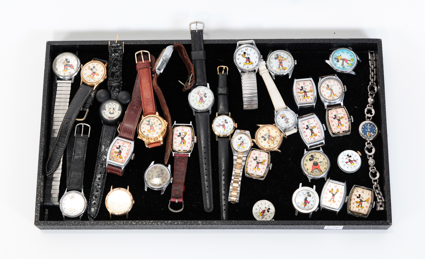 GROUP OF VINTAGE MICKEY MOUSE WATCHES  2e038d