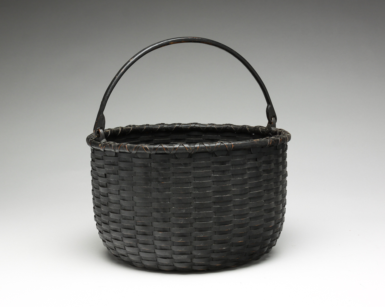 AMERICAN BASKET. First half 20th century,