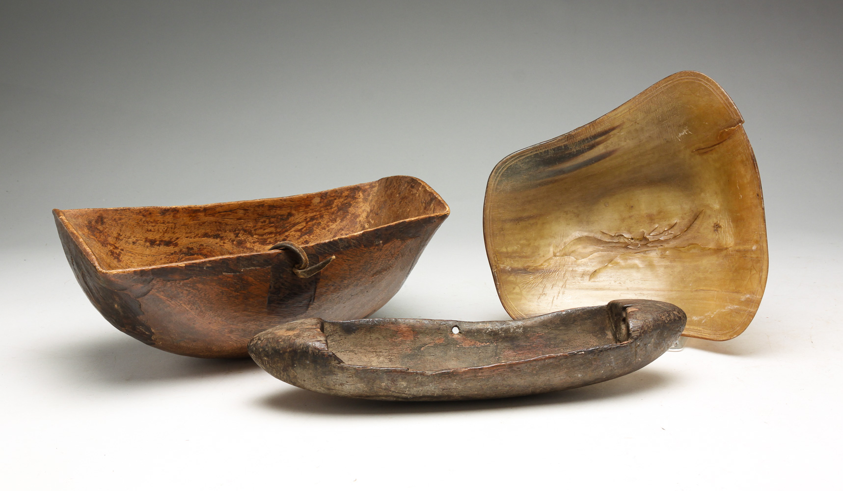 THREE WOOD AND HORN BOWLS Late 2e0473