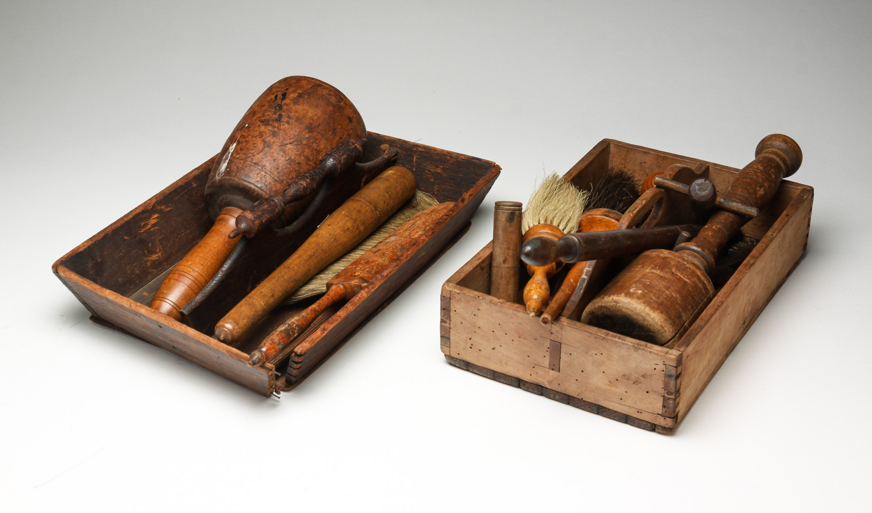 HOUSEHOLD ITEMS INCLUDING CUTLERY TRAYS.