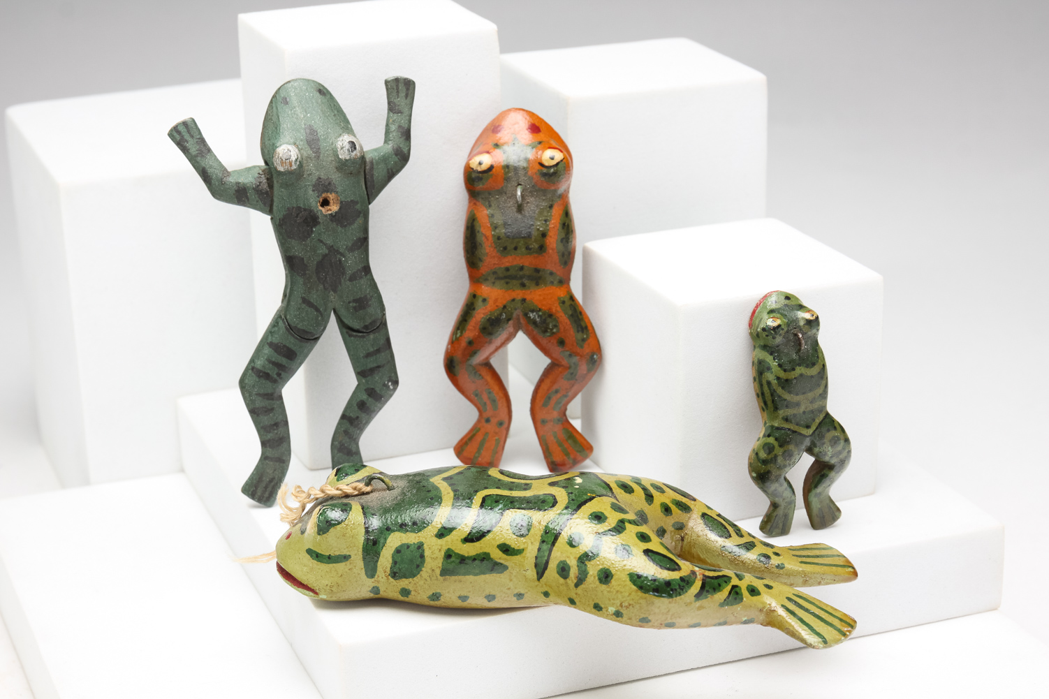 FIVE FROG ICE FISHING DECOYS FOLKSY 2e04e7