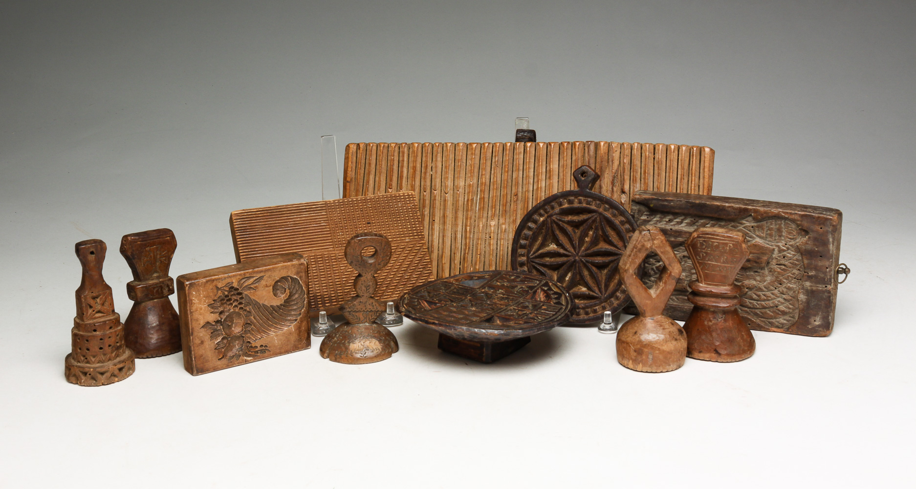 ASSORTED WOODEN PRINTS MOLDS AND 2e0500