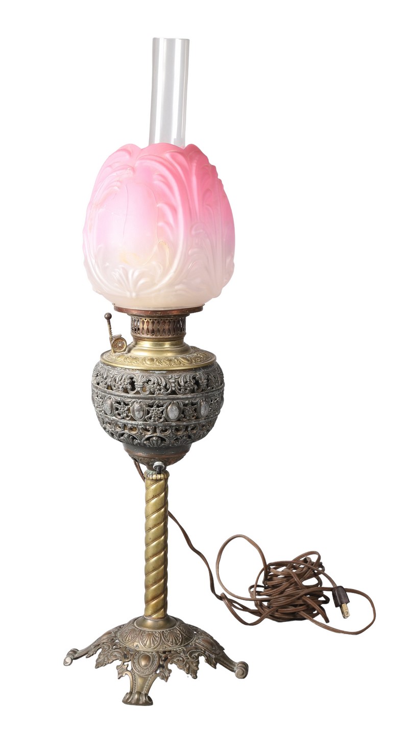 Electrified banquet lamp, pink tulip