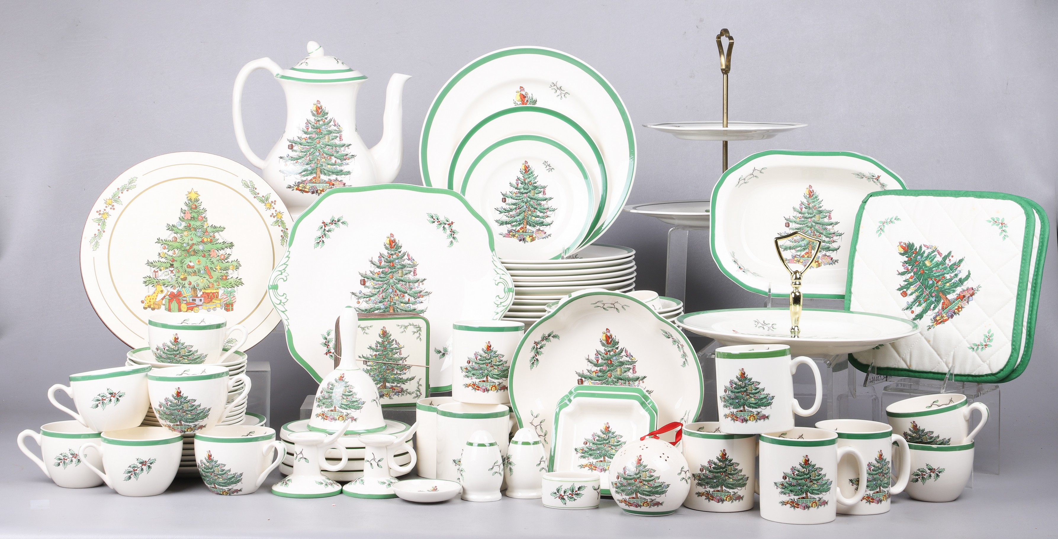 (106) Pcs Spode Christmas Tree Dinnerware