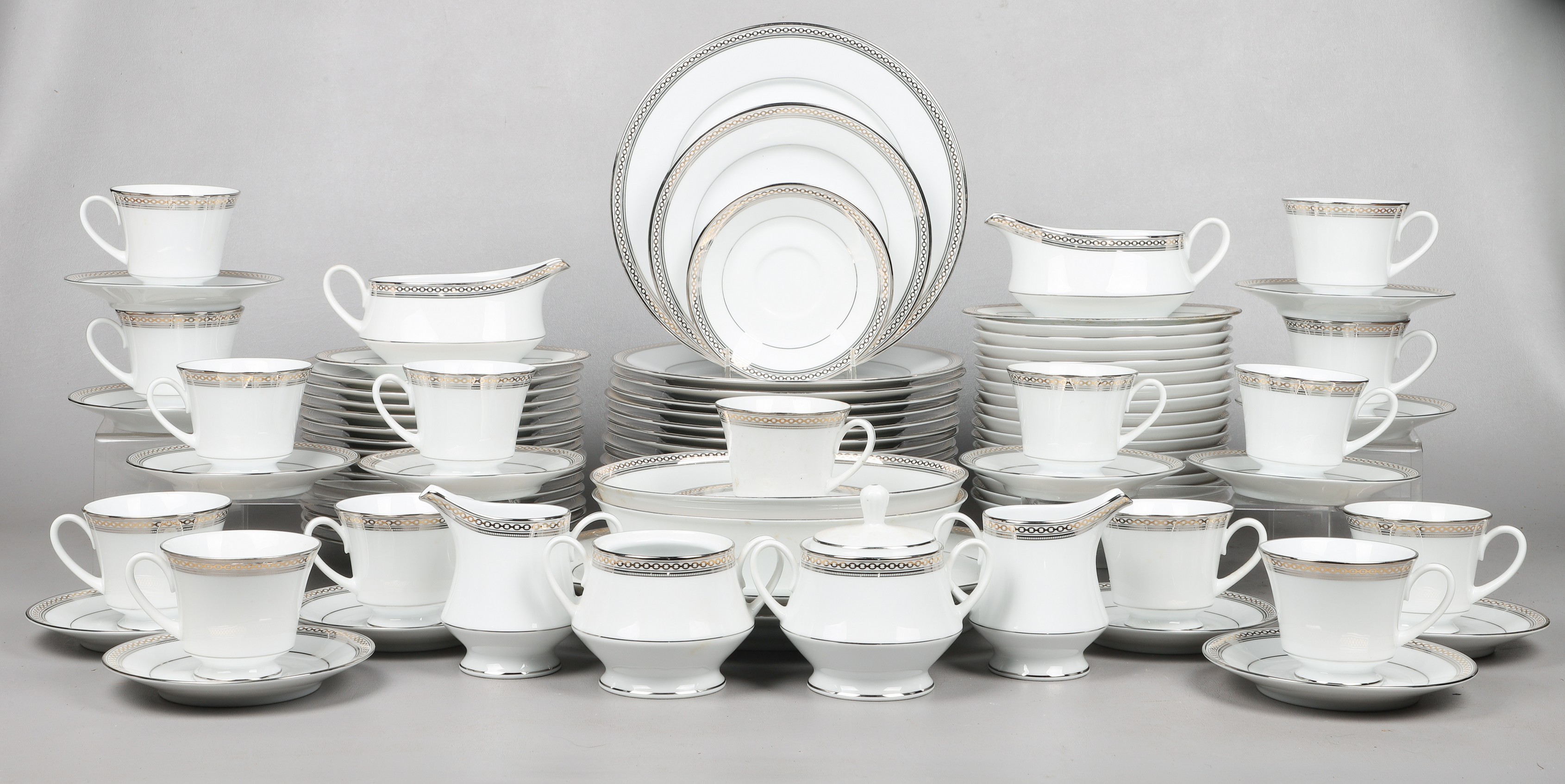  87 Pcs Noritake porcelain dinnerware  2e05f1