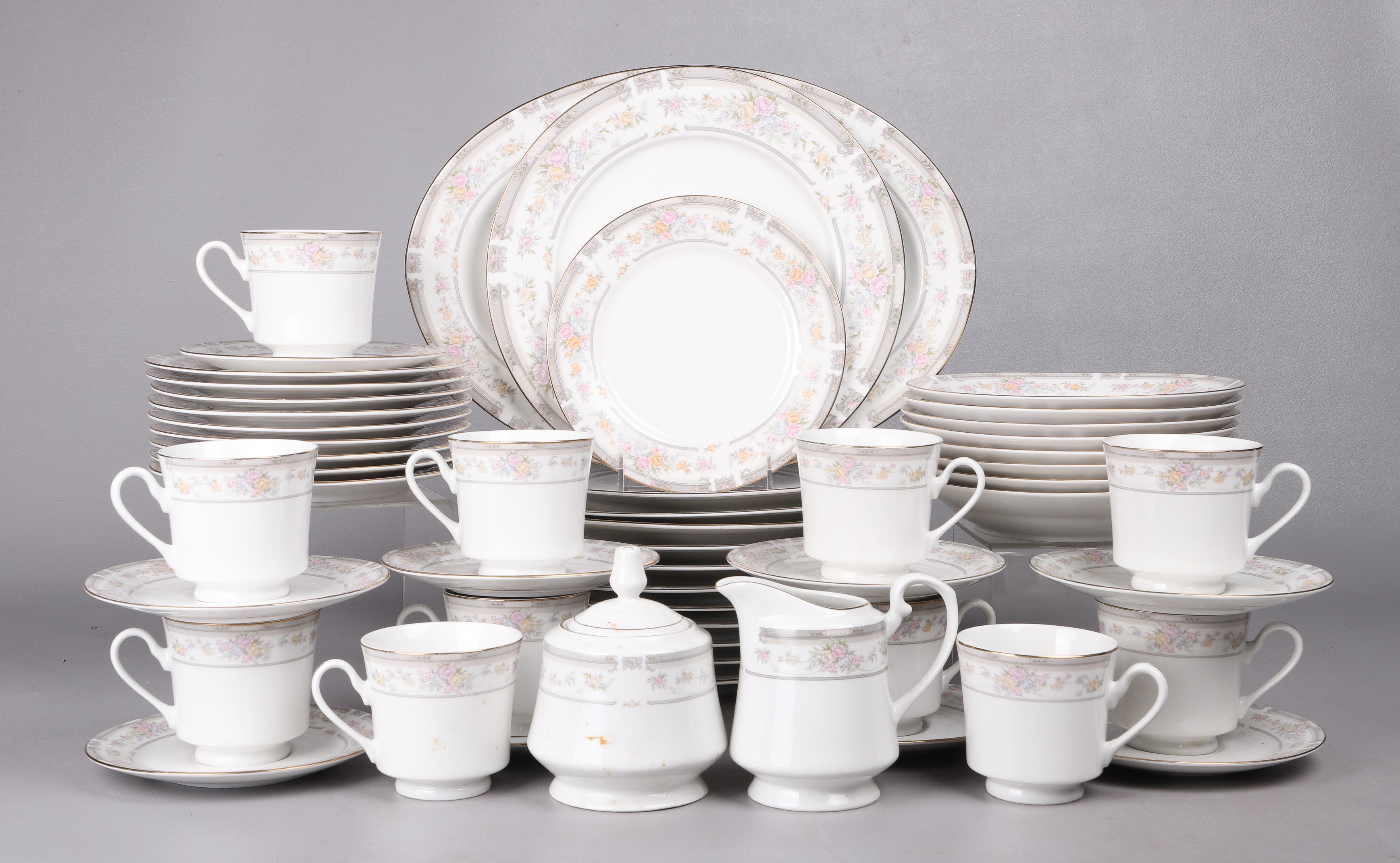  53 Pcs Farberware porcelain dinnerware  2e05ed