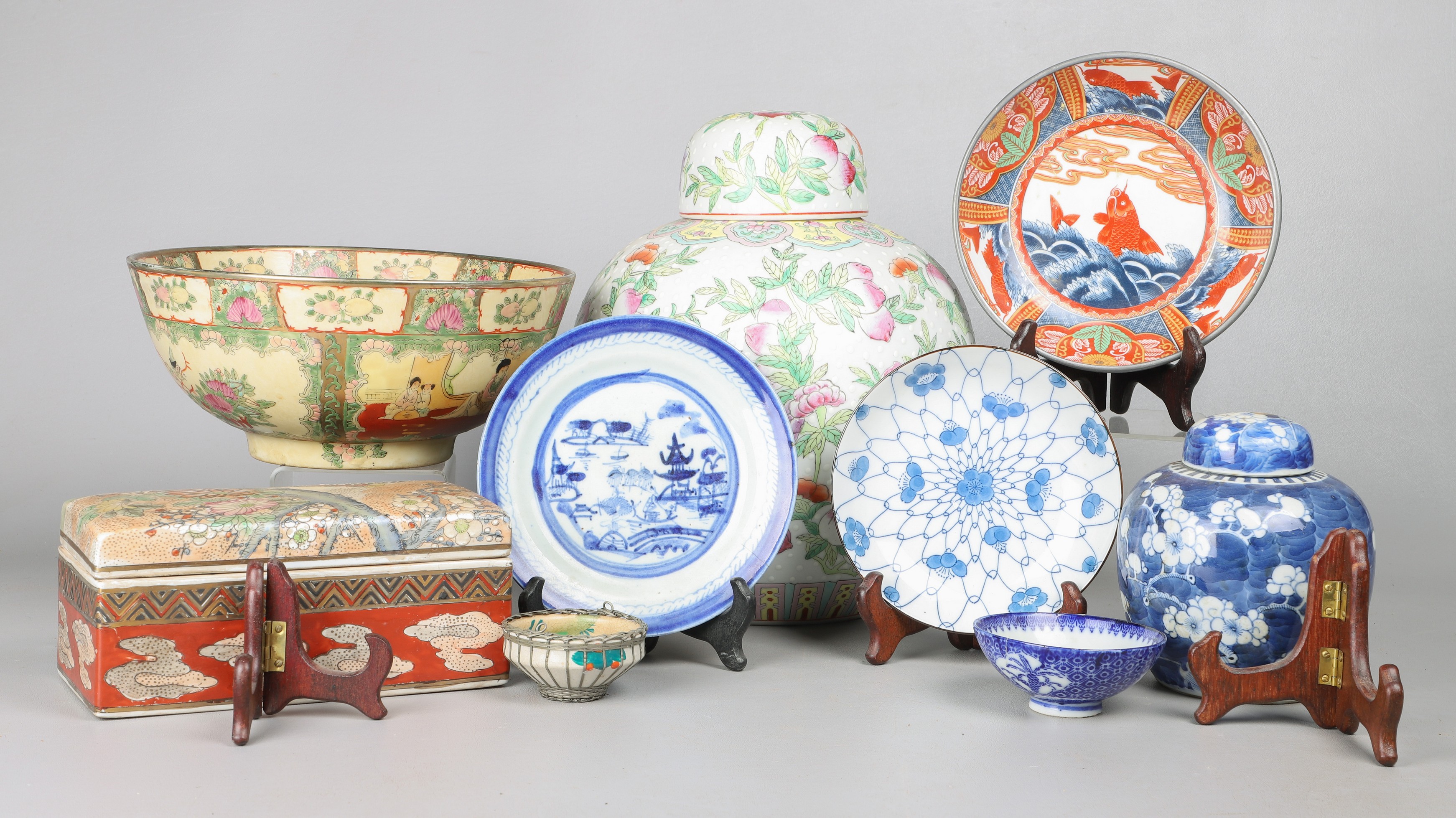 (8) Pcs Asian porcelain, c/o large