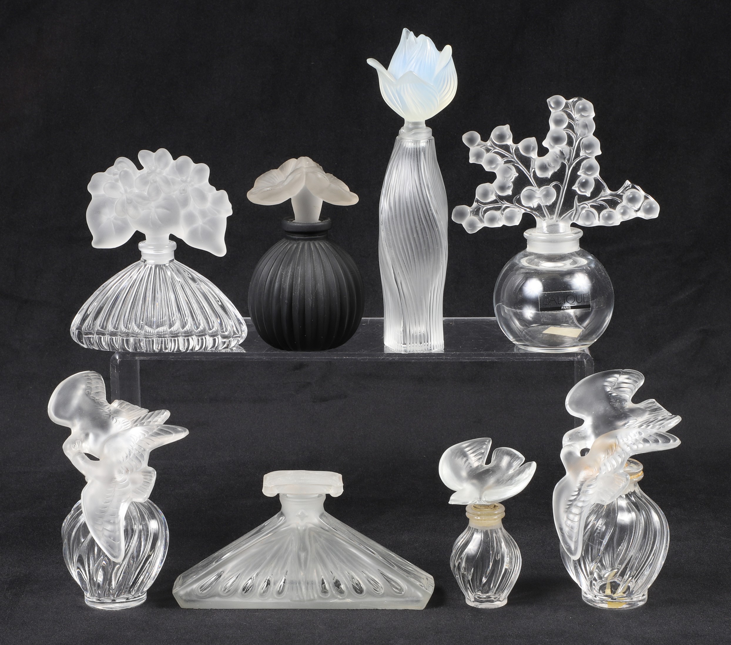  8 Lalique and style scent bottles 2e07ab